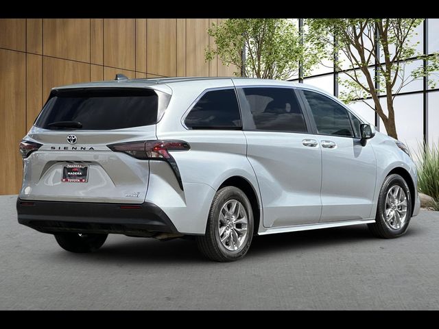 2023 Toyota Sienna LE