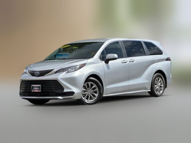 2023 Toyota Sienna LE