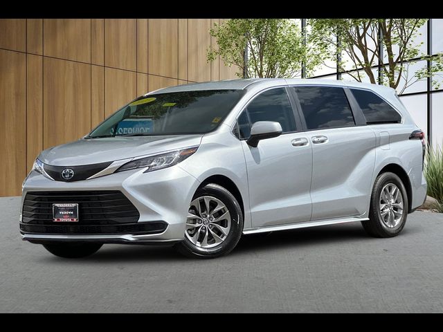 2023 Toyota Sienna LE