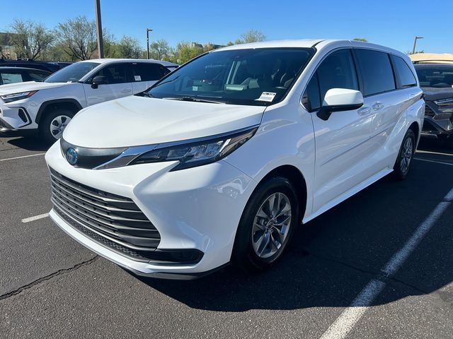 2023 Toyota Sienna LE