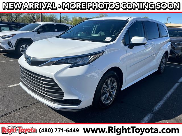 2023 Toyota Sienna LE