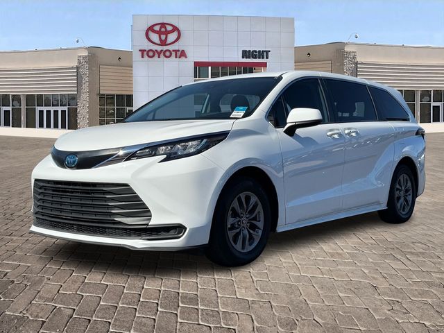 2023 Toyota Sienna LE