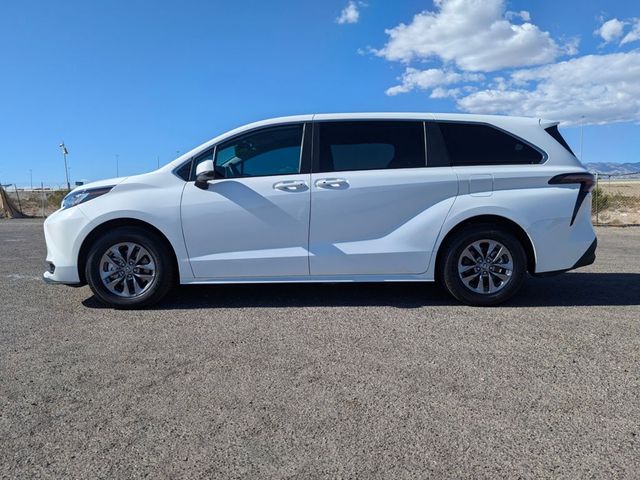 2023 Toyota Sienna LE