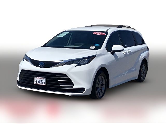 2023 Toyota Sienna LE