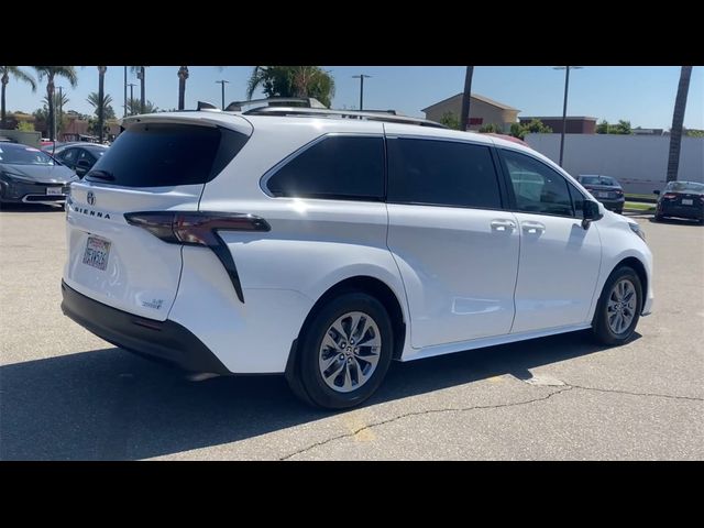 2023 Toyota Sienna LE