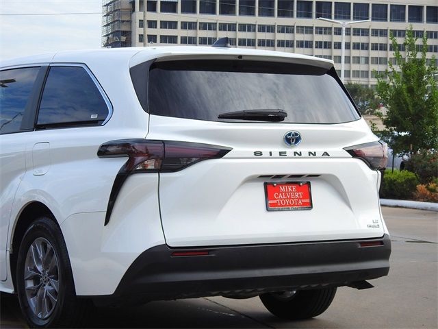 2023 Toyota Sienna LE