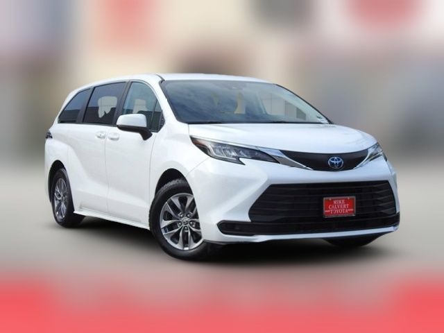 2023 Toyota Sienna LE