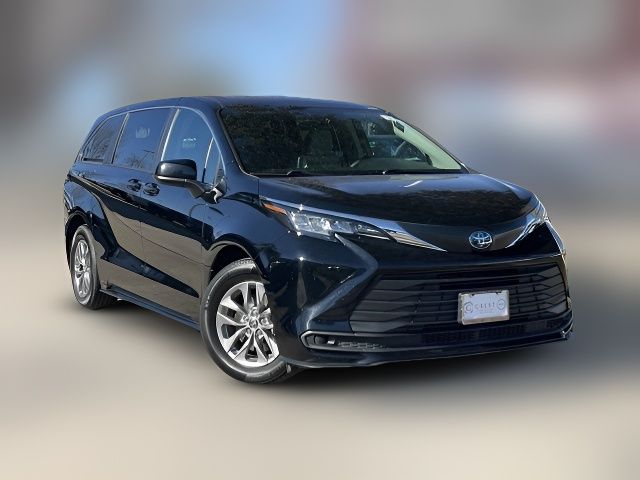 2023 Toyota Sienna LE