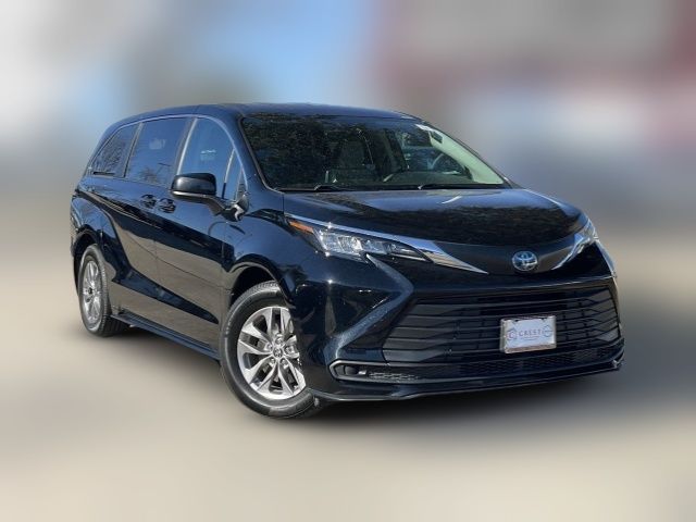 2023 Toyota Sienna LE