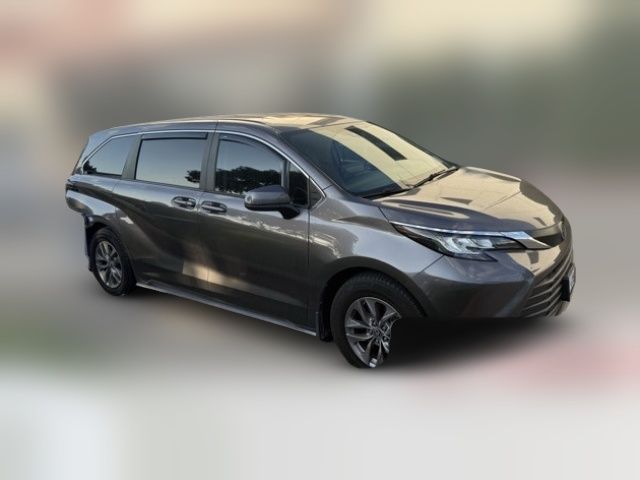 2023 Toyota Sienna LE