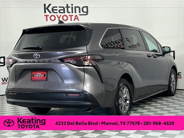 2023 Toyota Sienna LE