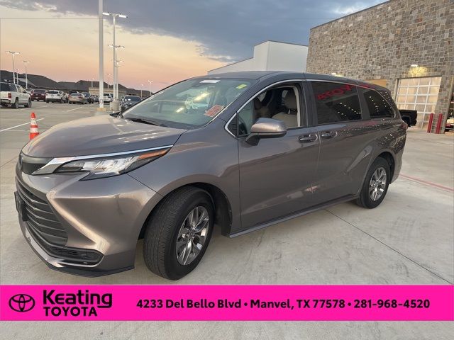 2023 Toyota Sienna LE