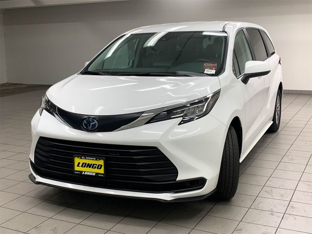 2023 Toyota Sienna LE