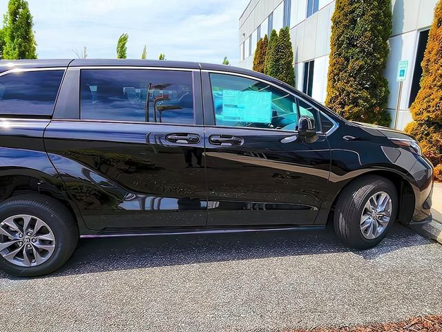 2023 Toyota Sienna LE