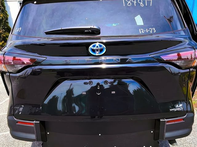 2023 Toyota Sienna LE