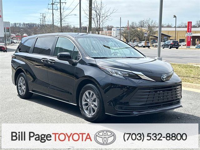 2023 Toyota Sienna LE