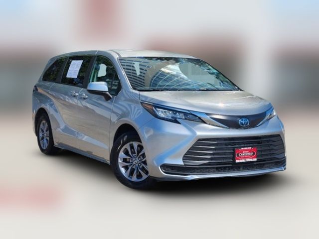 2023 Toyota Sienna LE