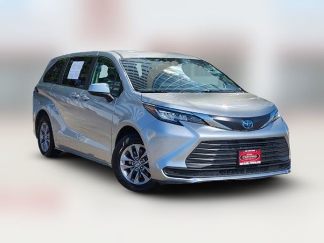 2023 Toyota Sienna LE