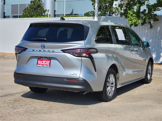 2023 Toyota Sienna LE