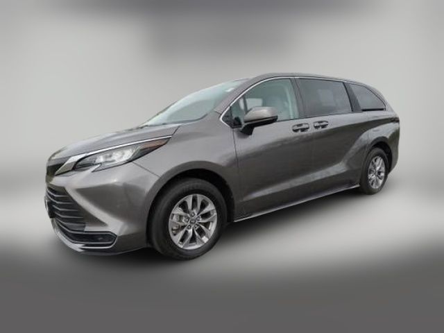 2023 Toyota Sienna LE