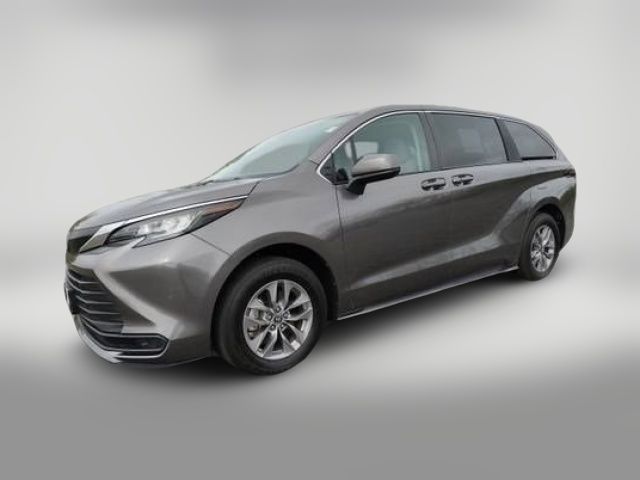 2023 Toyota Sienna LE
