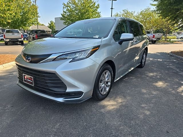 2023 Toyota Sienna LE