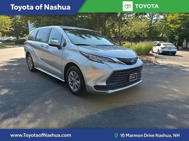 2023 Toyota Sienna LE