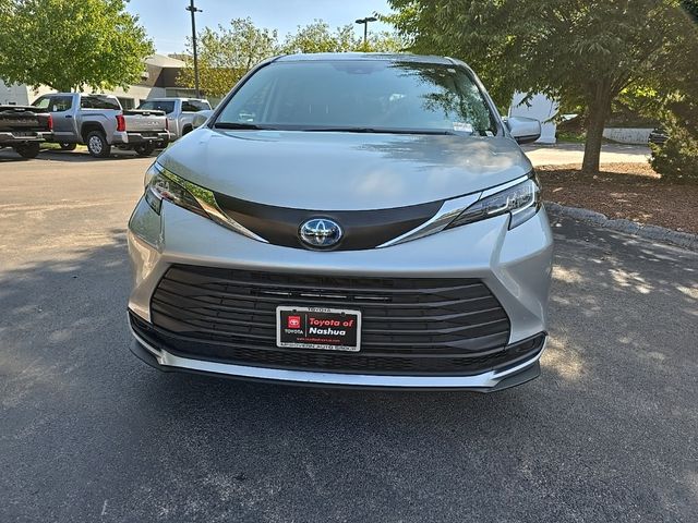 2023 Toyota Sienna LE