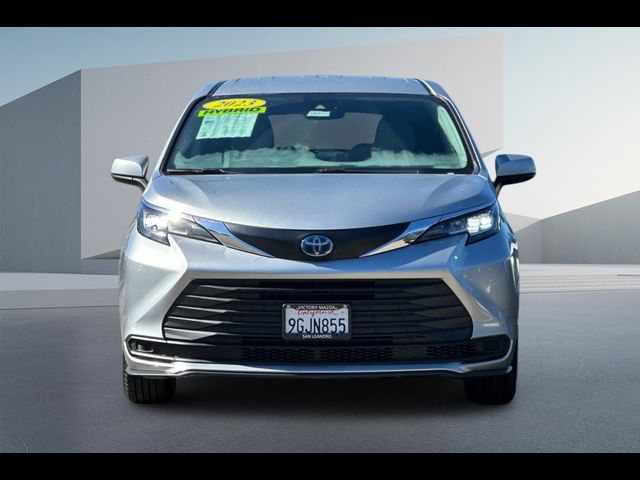 2023 Toyota Sienna LE