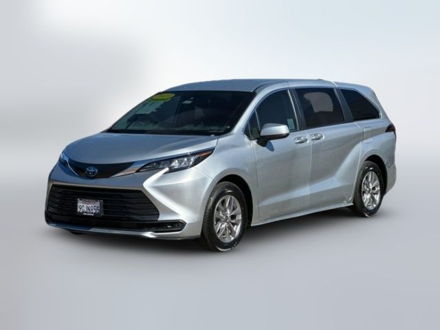 2023 Toyota Sienna LE