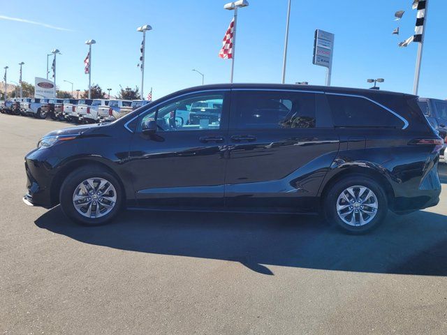 2023 Toyota Sienna LE