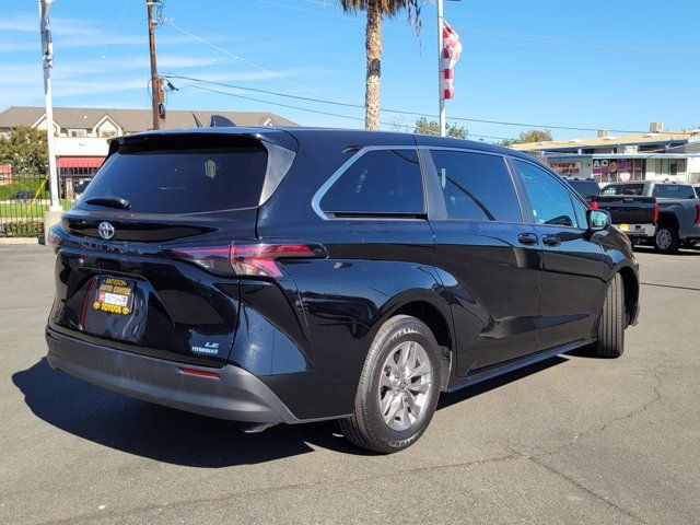 2023 Toyota Sienna LE