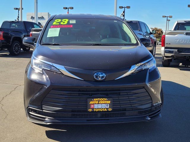 2023 Toyota Sienna LE