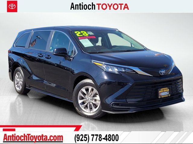 2023 Toyota Sienna LE