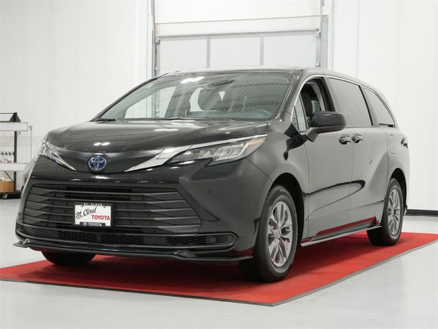 2023 Toyota Sienna LE