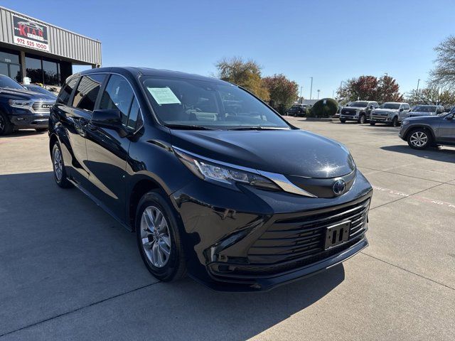 2023 Toyota Sienna LE