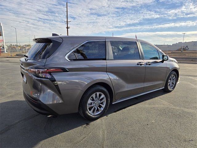 2023 Toyota Sienna LE