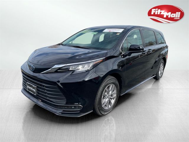 2023 Toyota Sienna LE