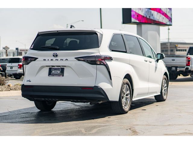 2023 Toyota Sienna LE