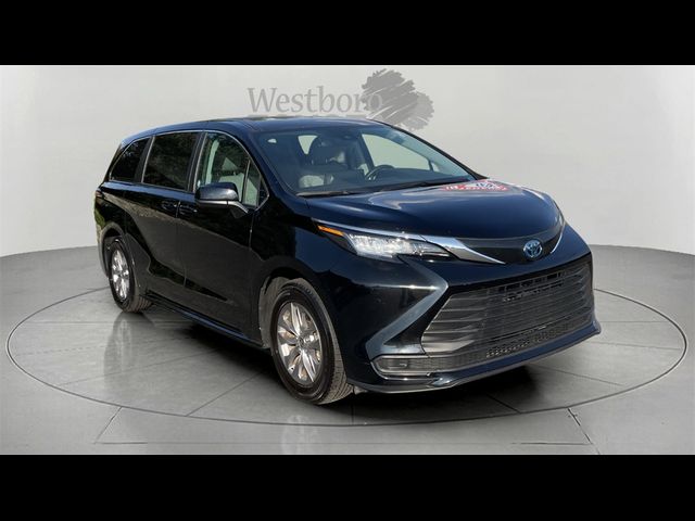 2023 Toyota Sienna LE