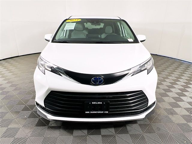 2023 Toyota Sienna LE