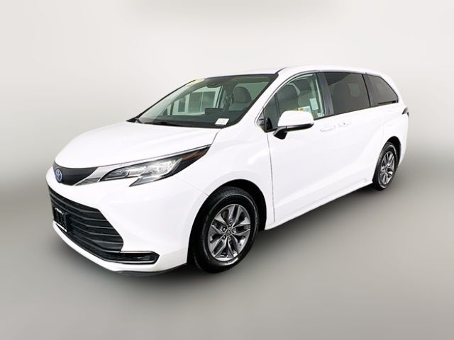 2023 Toyota Sienna LE