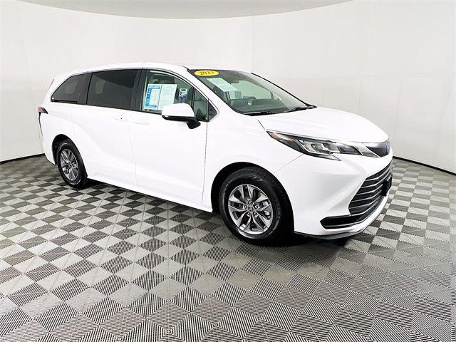 2023 Toyota Sienna LE