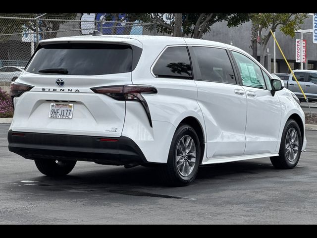 2023 Toyota Sienna LE