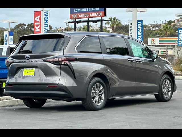 2023 Toyota Sienna LE