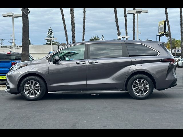 2023 Toyota Sienna LE