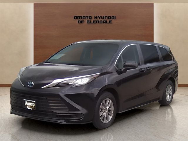 2023 Toyota Sienna LE