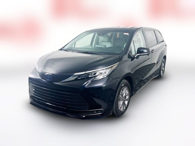 2023 Toyota Sienna LE