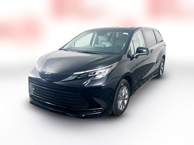 2023 Toyota Sienna LE