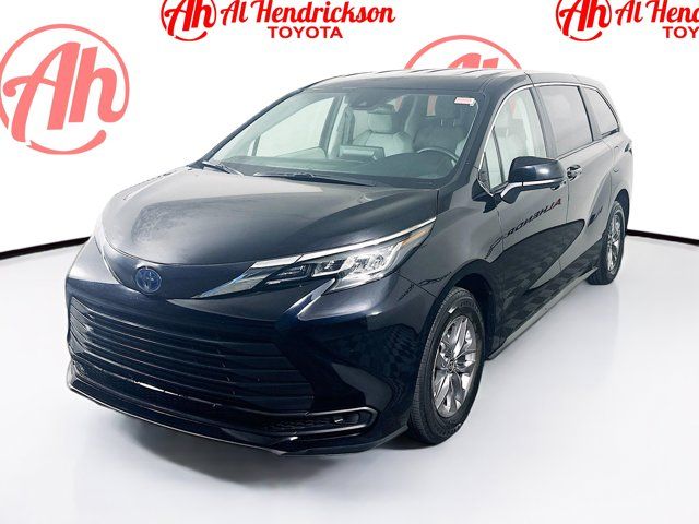 2023 Toyota Sienna LE